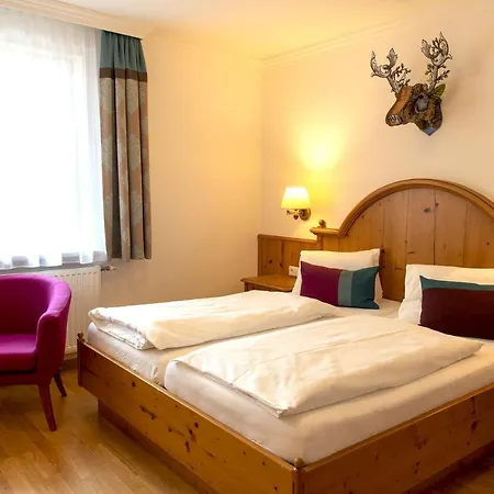 Zum Fally - Landgasthof 키르히베르크 암 벡셀