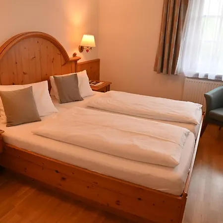 Zum Fally - Landgasthof 3* 키르히베르크 암 벡셀