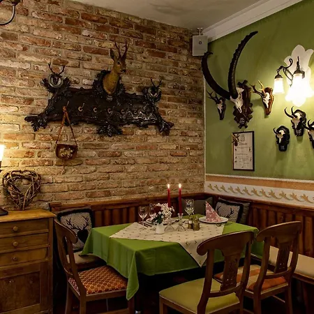 Zum Fally - Landgasthof 키르히베르크 암 벡셀