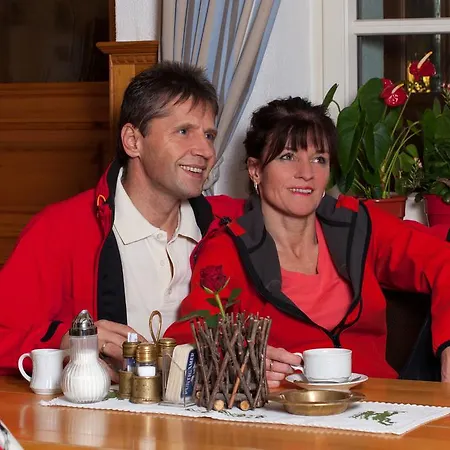 Zum Fally - Landgasthof 키르히베르크 암 벡셀