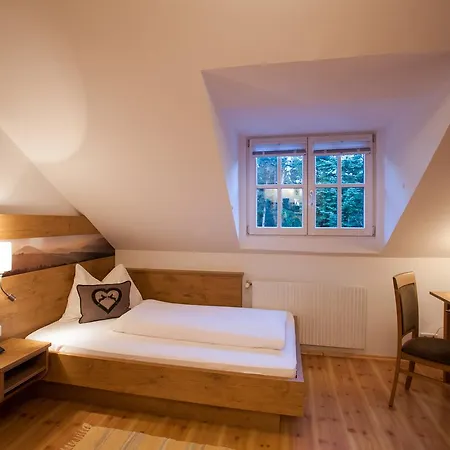 Zum Fally - Landgasthof 게스트하우스