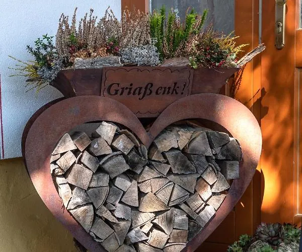 Guest house Zum Fally - Landgasthof Kirchberg am Wechsel