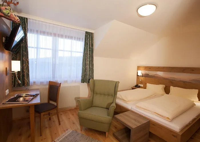 Zum Fally - Landgasthof Guest house Kirchberg am Wechsel